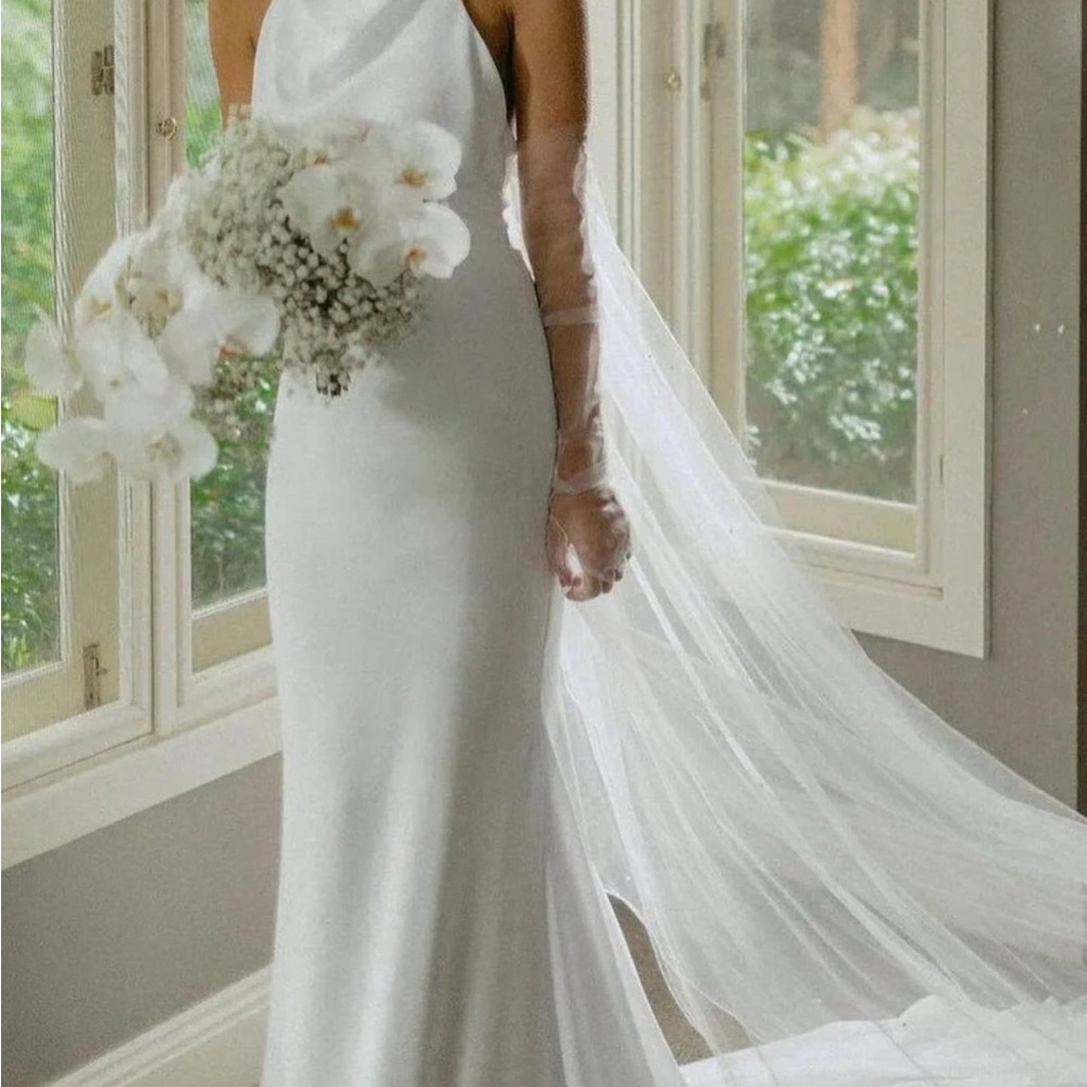 Elegant White Wedding Dress with Veil